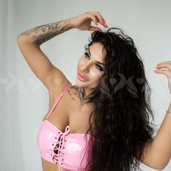 Сексуальная брюнетка с тату и гипнотическим взглядом 👾 — Samanta ✖️ — Київ, Подільський — Naberu